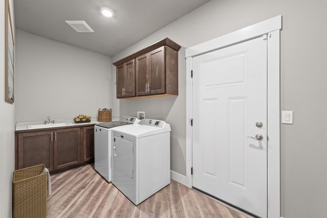 34012 N Fawn Ln, Deer Park, WA 99006