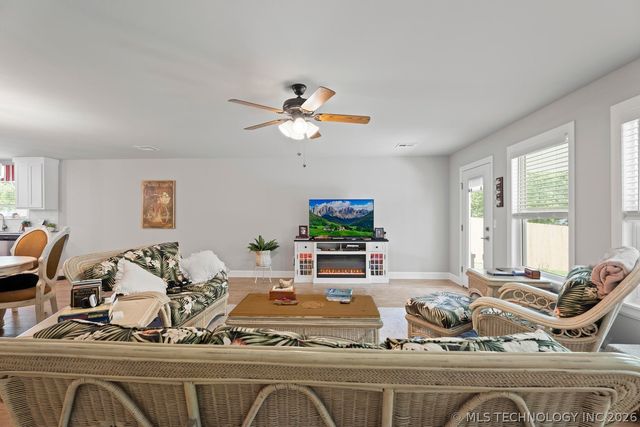 1621 Rockwood Drive, Grove, OK 74344