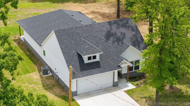 1621 Rockwood Drive, Grove, OK 74344