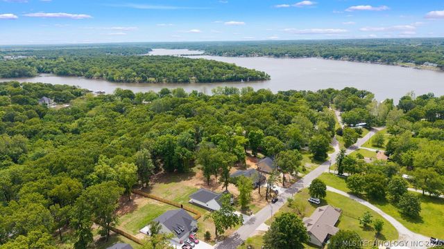 1621 Rockwood Drive, Grove, OK 74344