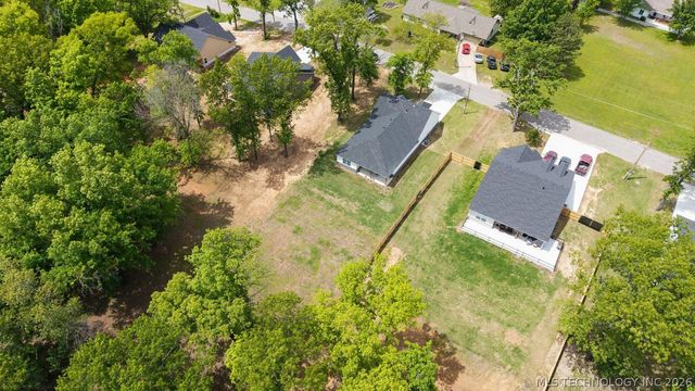 1621 Rockwood Drive, Grove, OK 74344