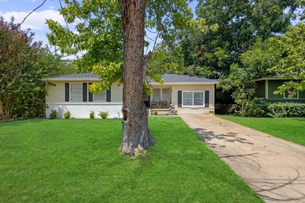 107 Legion Street, Waxahachie, TX 75165
