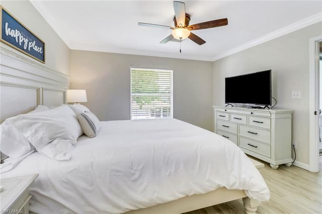 1358 Derbyshire CT F201, Naples, FL 34116