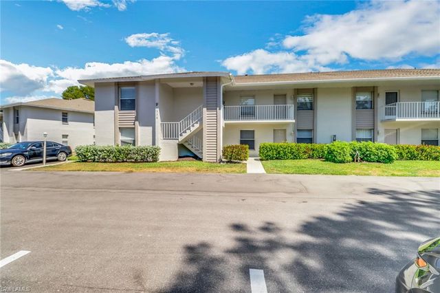 1358 Derbyshire CT F201, Naples, FL 34116