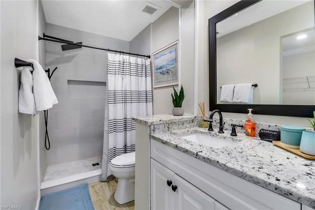 1358 Derbyshire CT F201, Naples, FL 34116