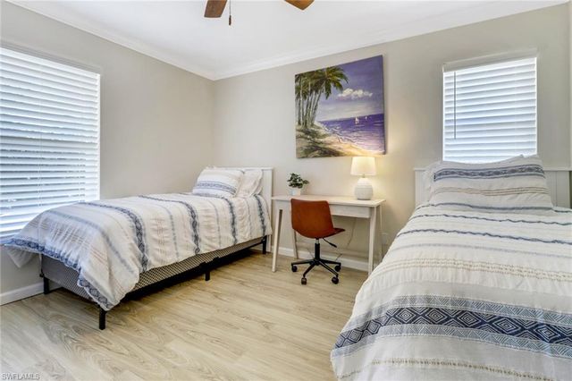 1358 Derbyshire CT F201, Naples, FL 34116
