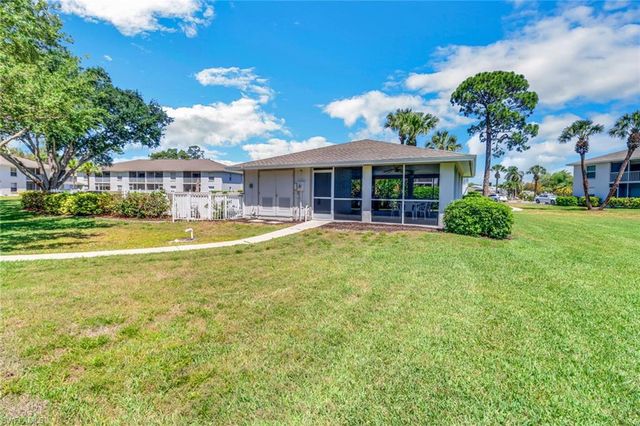 1358 Derbyshire CT F201, Naples, FL 34116