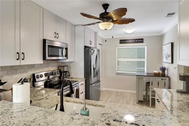 1358 Derbyshire CT F201, Naples, FL 34116