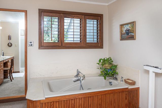 509 Fairway Dr, Kerrville, TX 78028