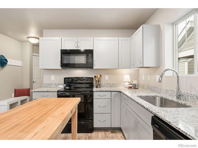 1216 Hummingbird Circle, Longmont, CO 80501