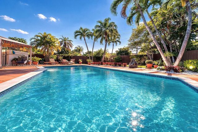 9400 SW 100th Ave Rd, Miami, FL 33176