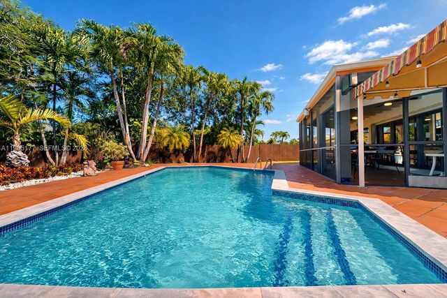 9400 SW 100th Ave Rd, Miami, FL 33176