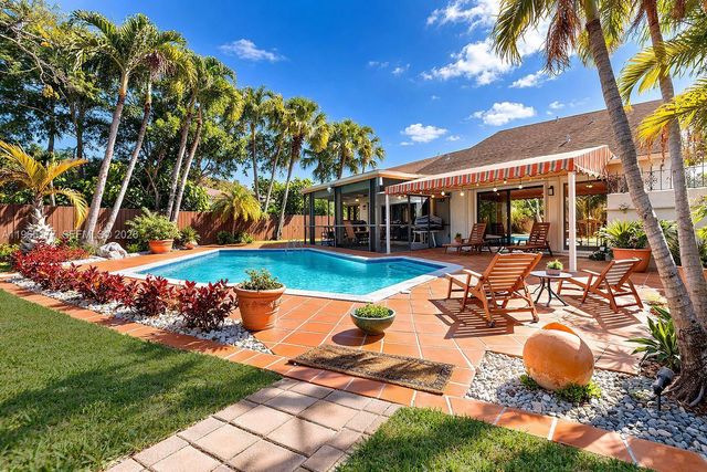 9400 SW 100th Ave Rd, Miami, FL 33176