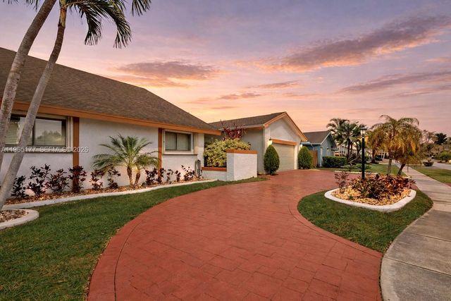 9400 SW 100th Ave Rd, Miami, FL 33176