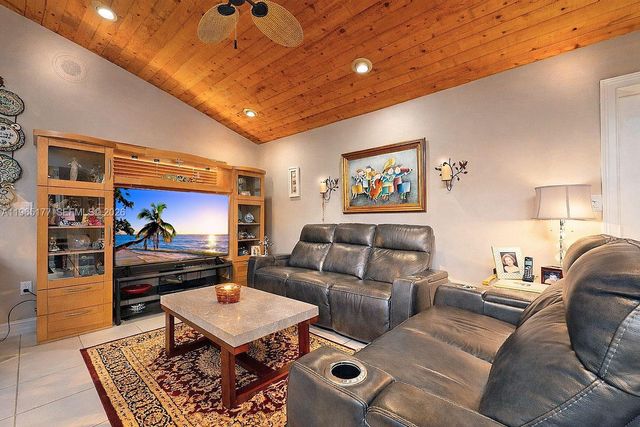 9400 SW 100th Ave Rd, Miami, FL 33176