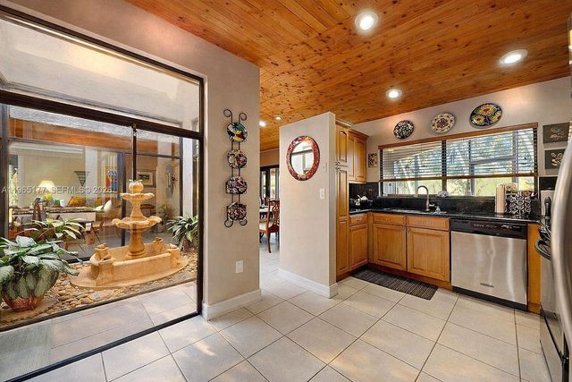 9400 SW 100th Ave Rd, Miami, FL 33176