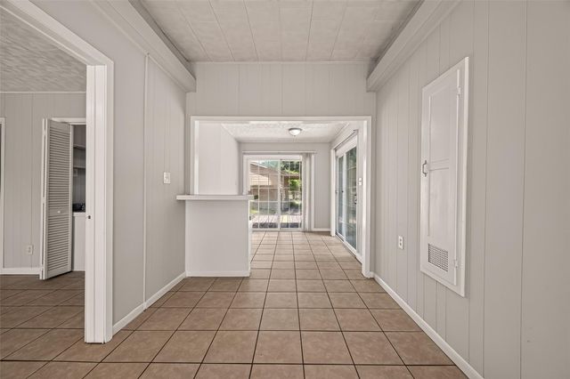 8022 White Avenue, Hitchcock, TX 77563