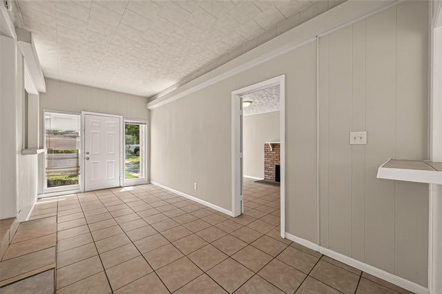 8022 White Avenue, Hitchcock, TX 77563