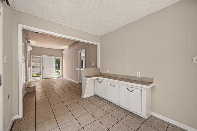 8022 White Avenue, Hitchcock, TX 77563