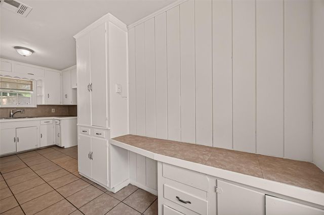 8022 White Avenue, Hitchcock, TX 77563