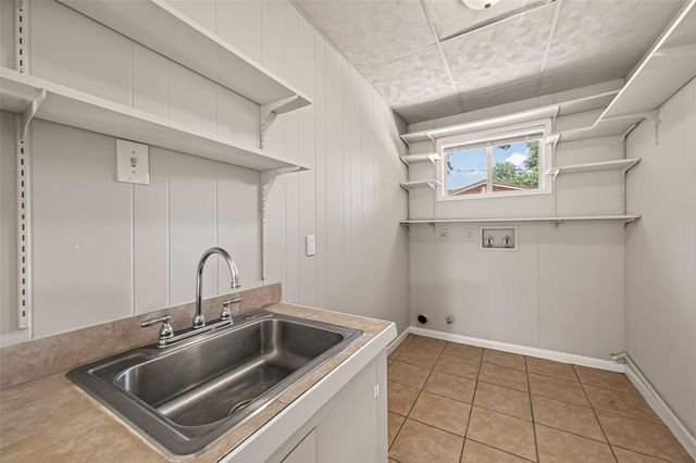 8022 White Avenue, Hitchcock, TX 77563