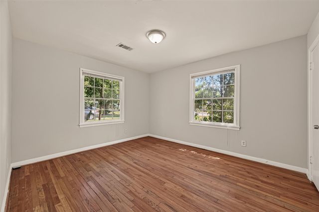8022 White Avenue, Hitchcock, TX 77563