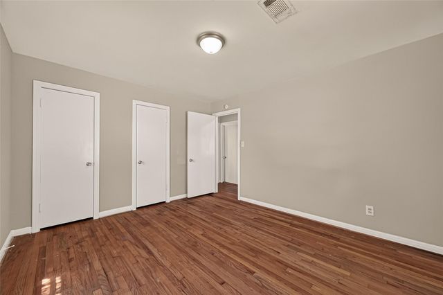 8022 White Avenue, Hitchcock, TX 77563