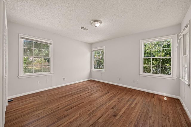 8022 White Avenue, Hitchcock, TX 77563