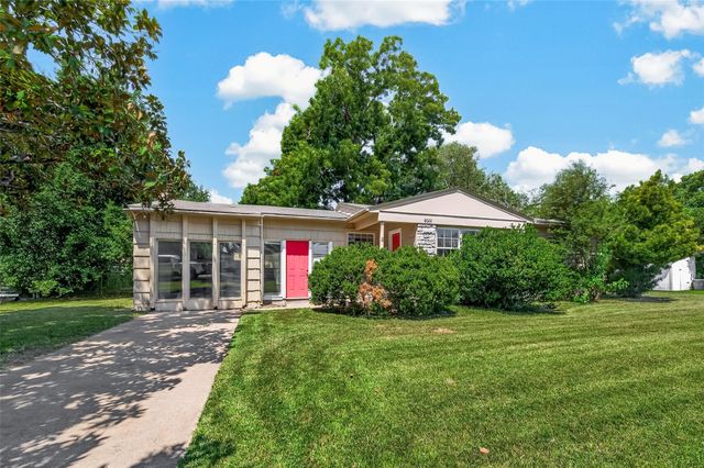 8022 White Avenue, Hitchcock, TX 77563