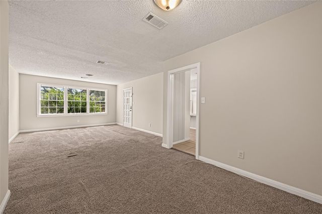 8022 White Avenue, Hitchcock, TX 77563