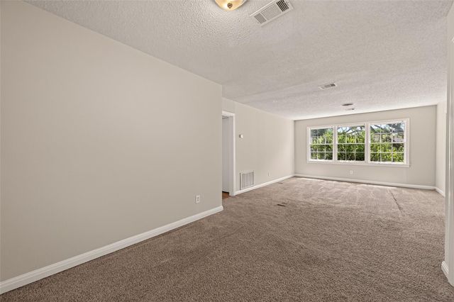 8022 White Avenue, Hitchcock, TX 77563