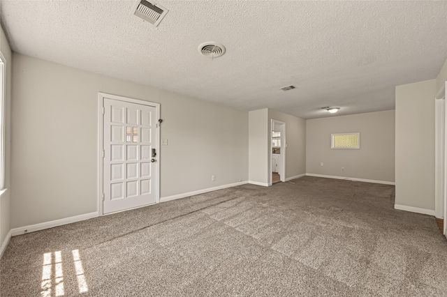 8022 White Avenue, Hitchcock, TX 77563