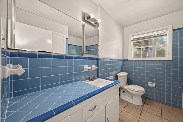 8022 White Avenue, Hitchcock, TX 77563