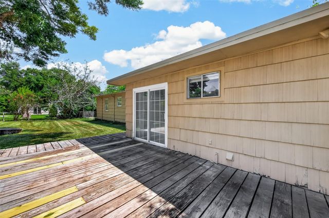 8022 White Avenue, Hitchcock, TX 77563