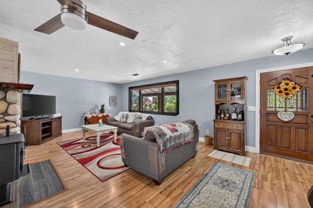 16753 Oscar Dr, Grass Valley, CA 95949