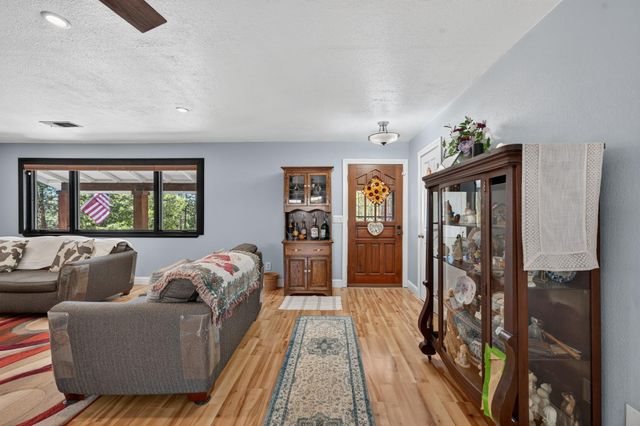16753 Oscar Dr, Grass Valley, CA 95949