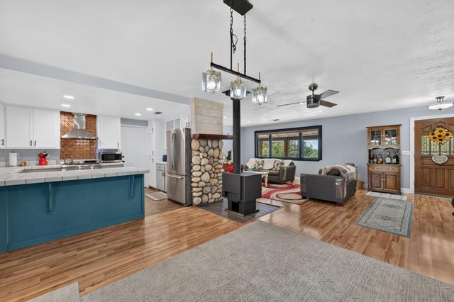 16753 Oscar Dr, Grass Valley, CA 95949