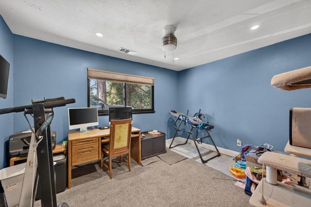 16753 Oscar Dr, Grass Valley, CA 95949