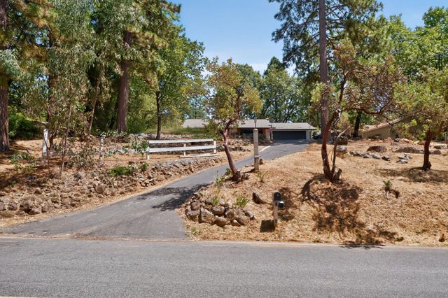 16753 Oscar Dr, Grass Valley, CA 95949