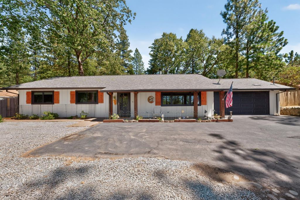 16753 Oscar Dr, Grass Valley, CA 95949