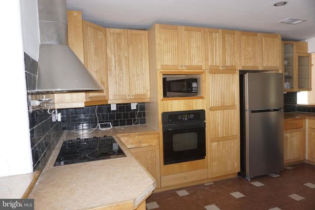 45 MEADOW RD, New Castle, DE 19720