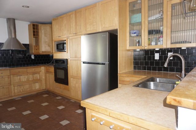 45 MEADOW RD, New Castle, DE 19720