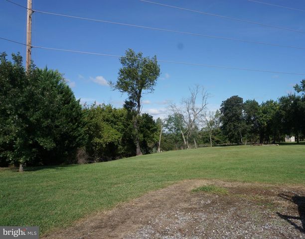 45 MEADOW RD, New Castle, DE 19720