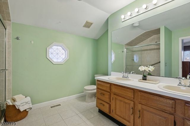 67 Bentley Court, Bedminster Twp., NJ 07921