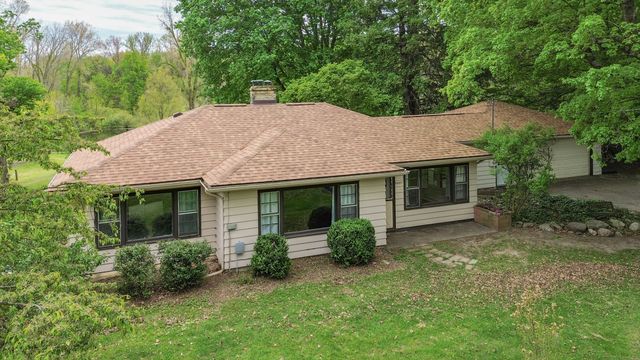 59021 County Road 215, Lawrence, MI 49064