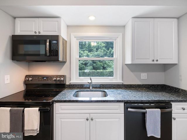 5 MYERS RD, Newark, DE 19713