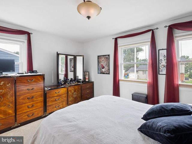 5 MYERS RD, Newark, DE 19713