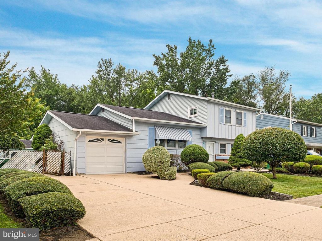 5 MYERS RD, Newark, DE 19713