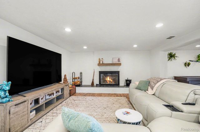 7250 Cedarcroft Lane, West Bloomfield Charter Township, MI 48322