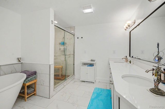 7250 Cedarcroft Lane, West Bloomfield Charter Township, MI 48322